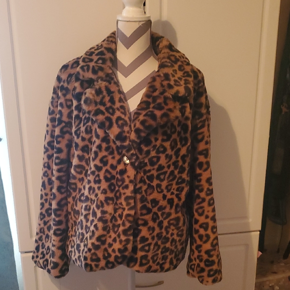 26 International Tan Teddy Jacket with Plush Leopard Print